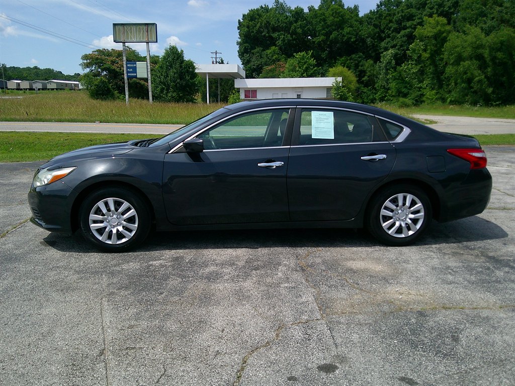 2016 Nissan Altima - $14,995