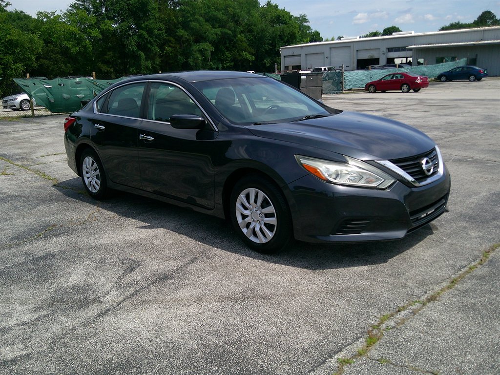 2016 Nissan Altima - $14,995