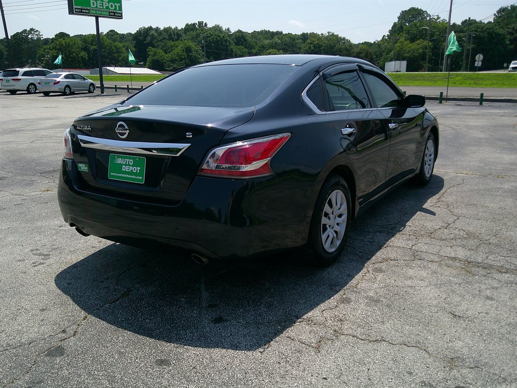 2015 Nissan Altima - $13,995