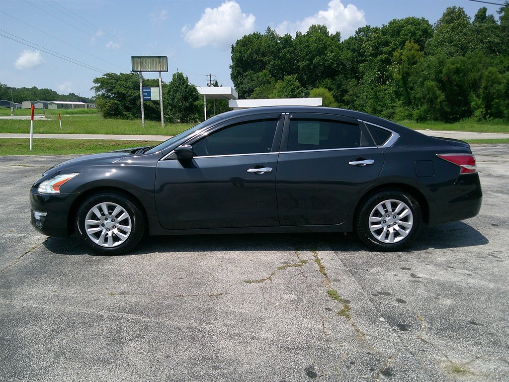 2015 Nissan Altima - $13,995