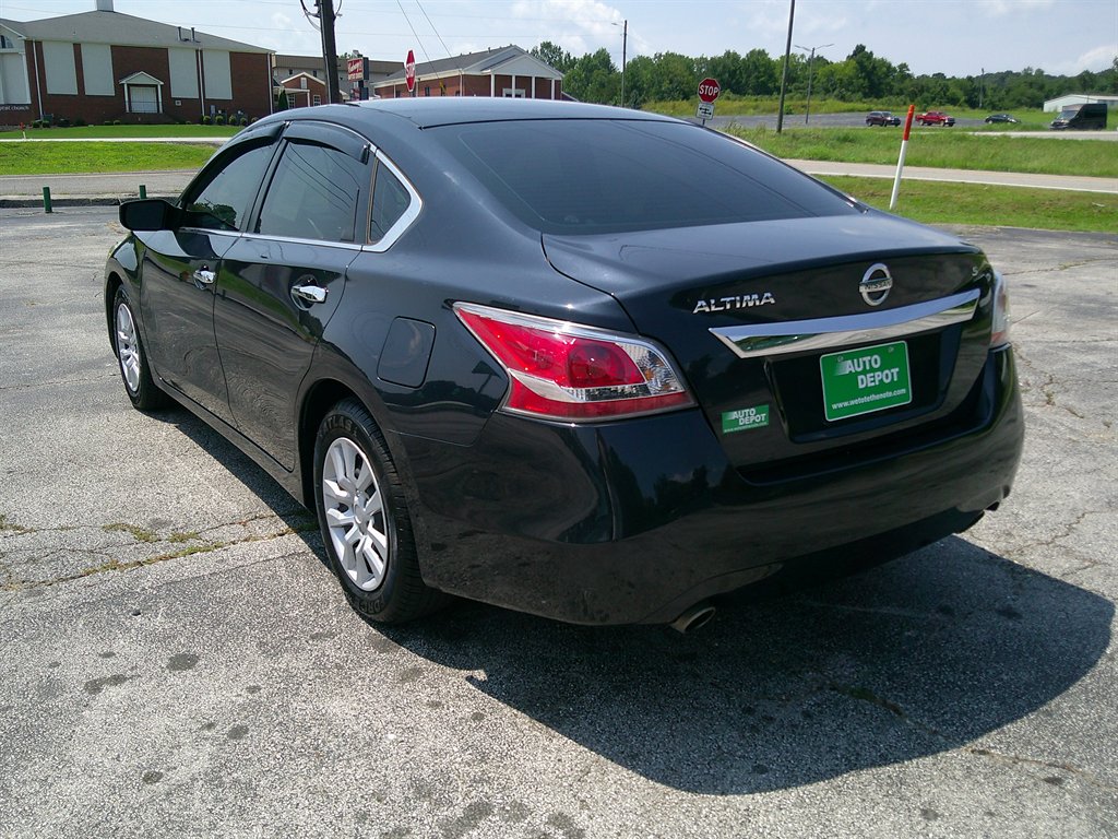 2015 Nissan Altima - $13,995