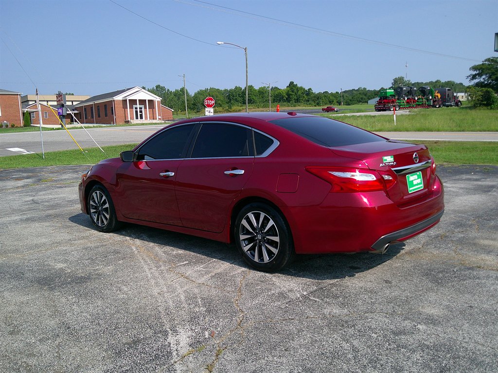 2017 Nissan Altima - $14,995