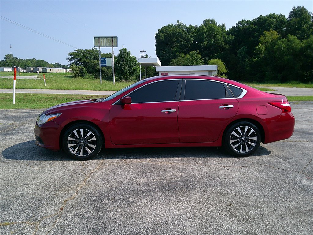 2017 Nissan Altima - $14,995