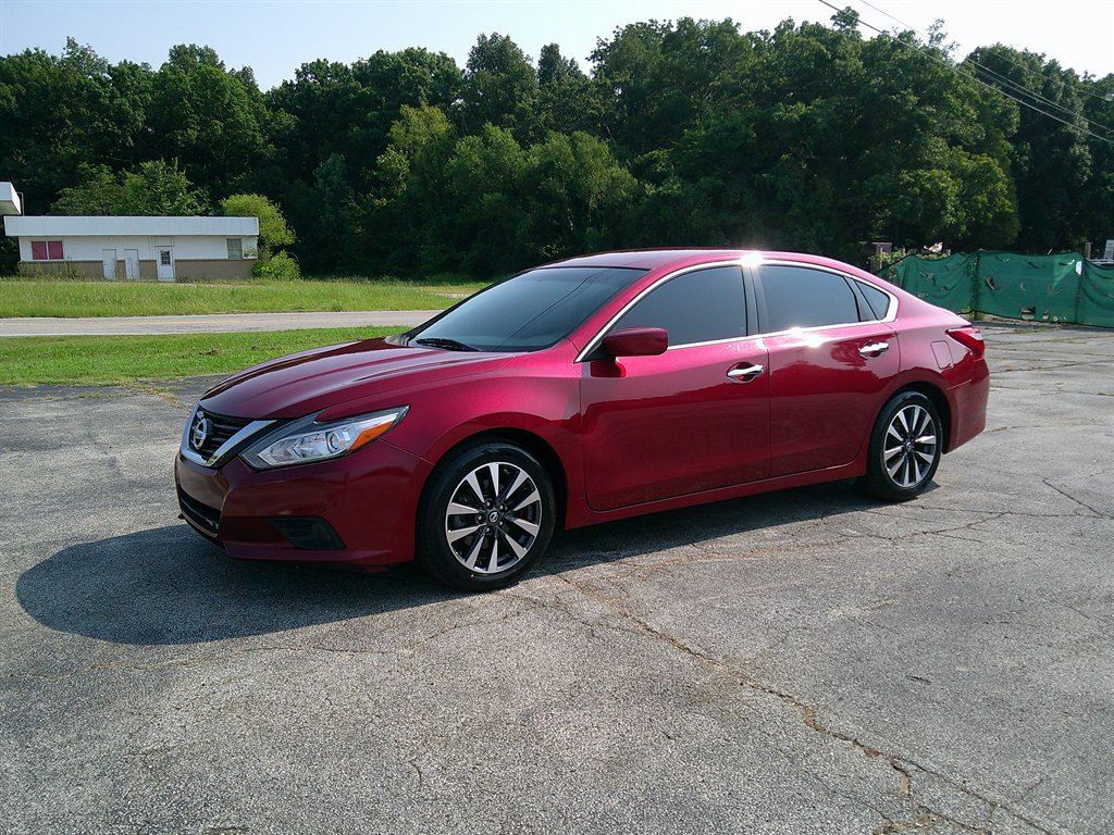 2017 Nissan Altima - $14,995