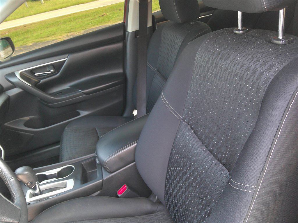 2017 Nissan Altima - $14,995