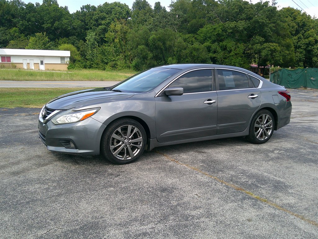 2018 Nissan Altima - $14,995