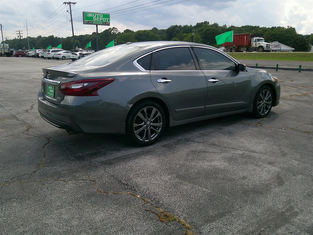 2018 Nissan Altima - $14,995
