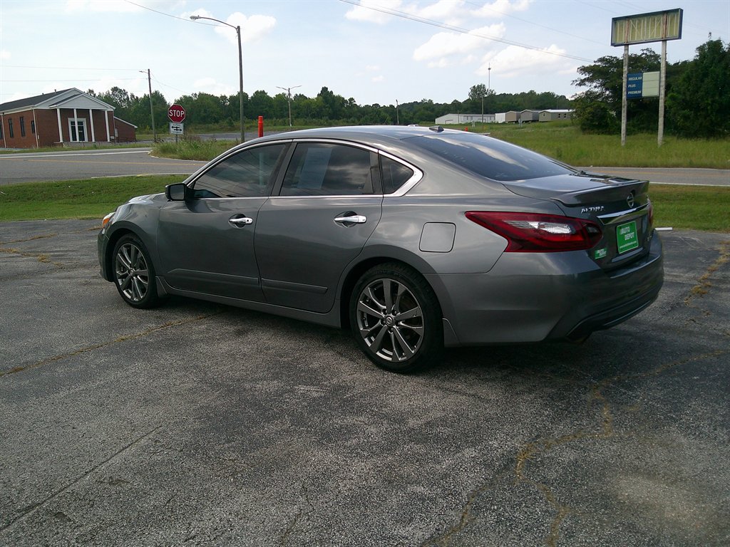 2018 Nissan Altima - $14,995