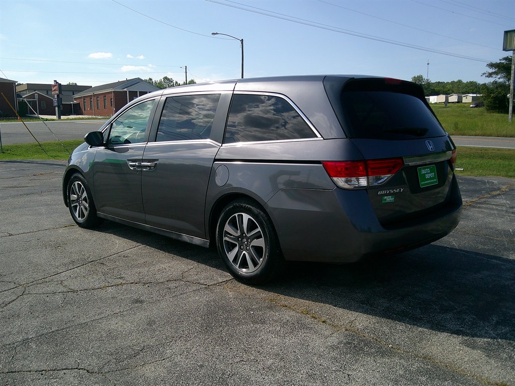 2015 Honda Odyssey - $14,995