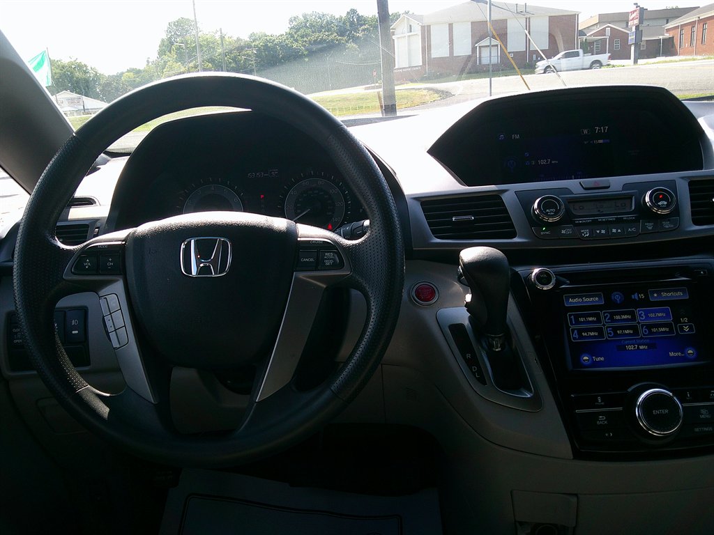 2015 Honda Odyssey - $14,995