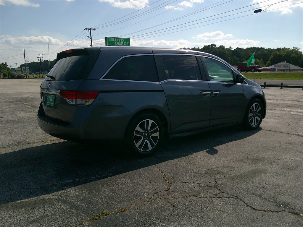 2015 Honda Odyssey - $14,995