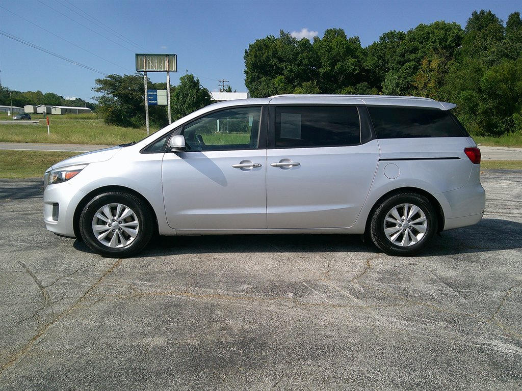 2017 Kia Sedona - $14,995