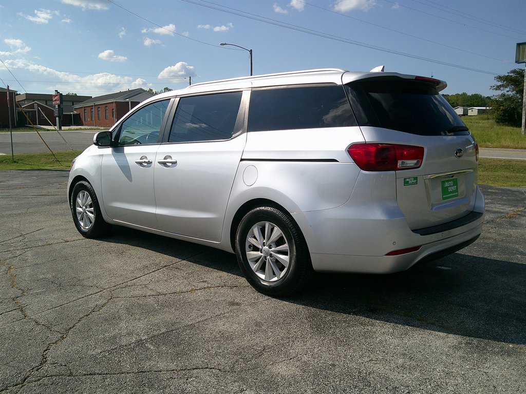 2017 Kia Sedona - $14,995
