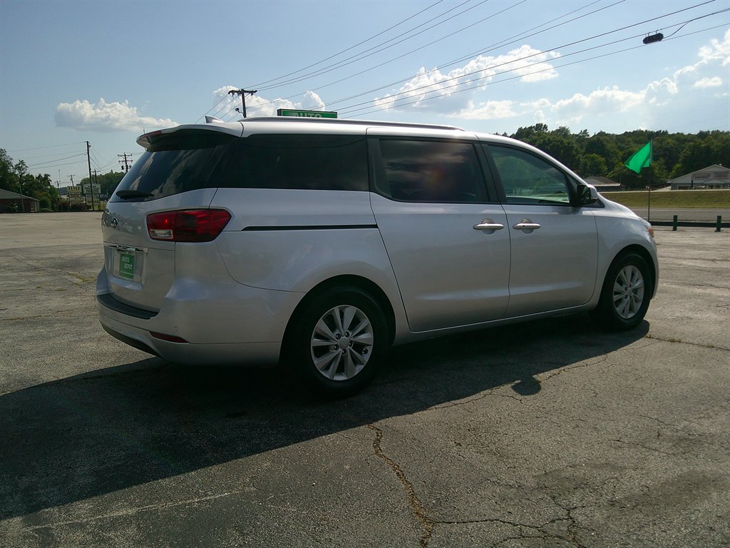 2017 Kia Sedona - $14,995