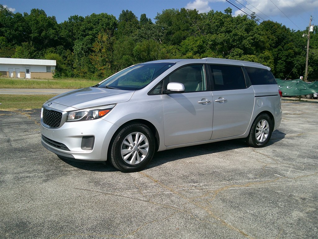 2017 Kia Sedona - $14,995