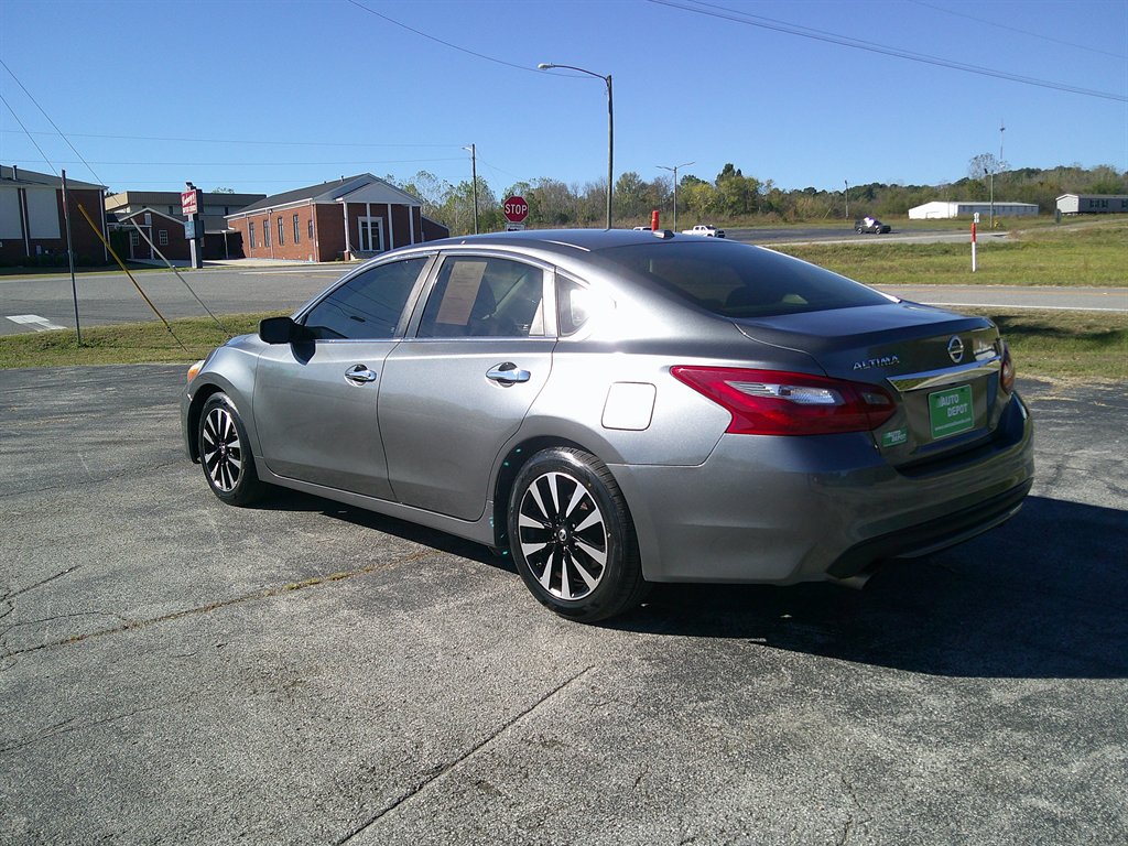 2018 Nissan Altima - $14,995