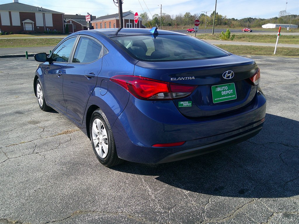 2016 Hyundai Elantra - $11,995