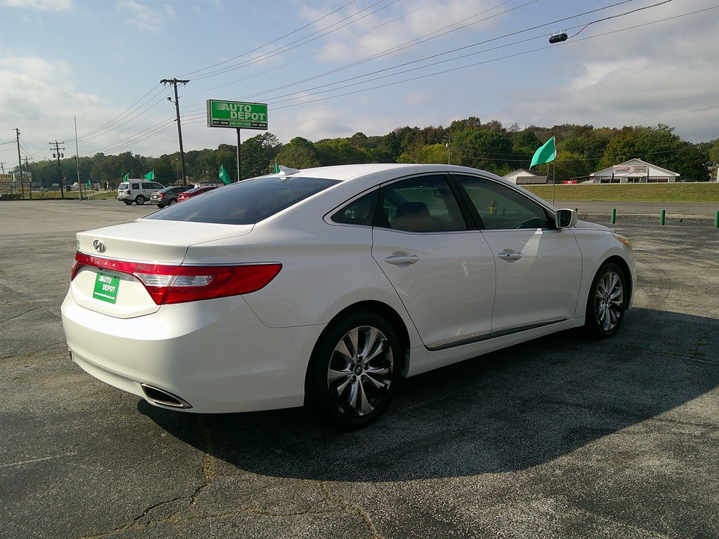 2013 Hyundai Azera - $13,995