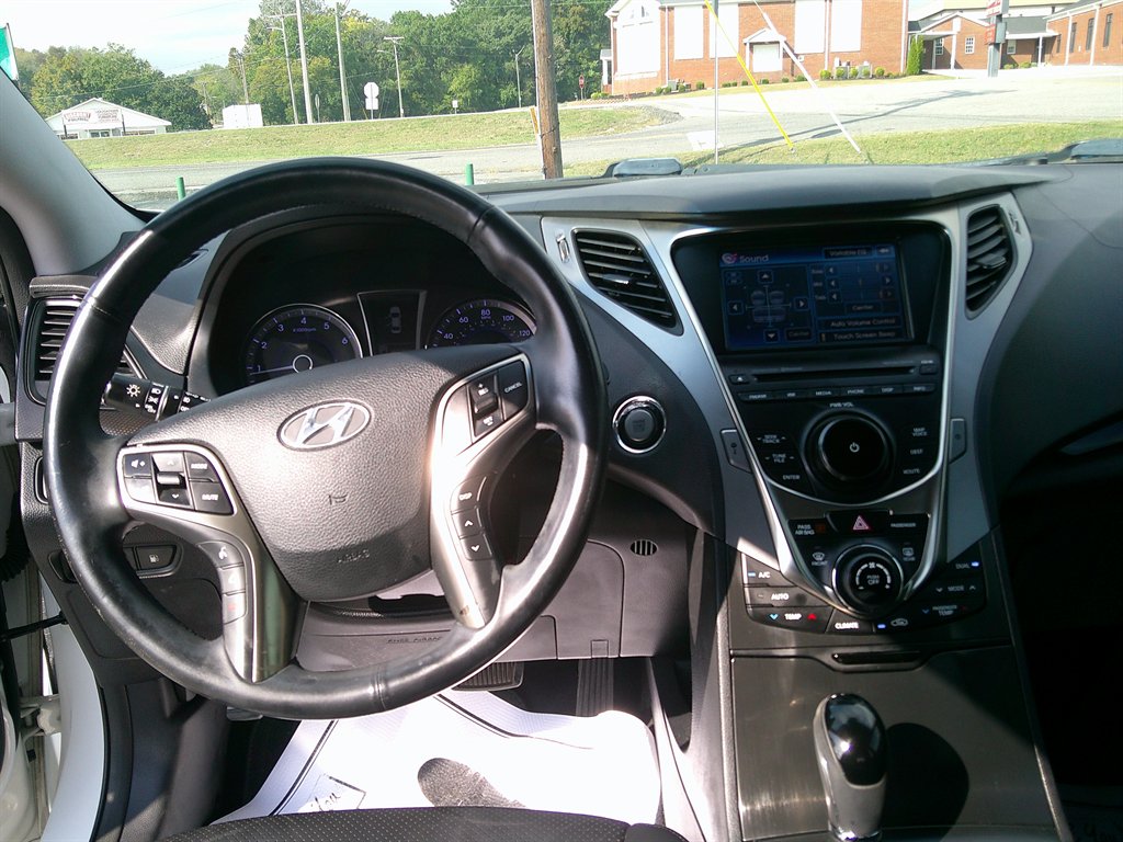 2013 Hyundai Azera - $13,995