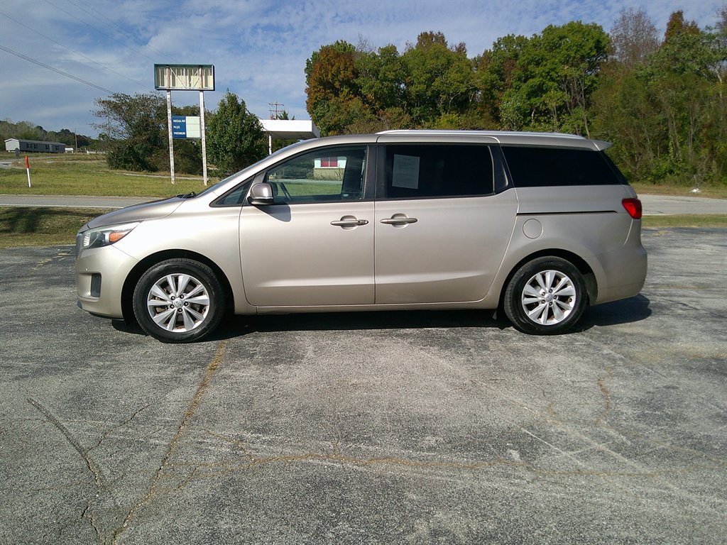 2017 Kia Sedona - $14,995
