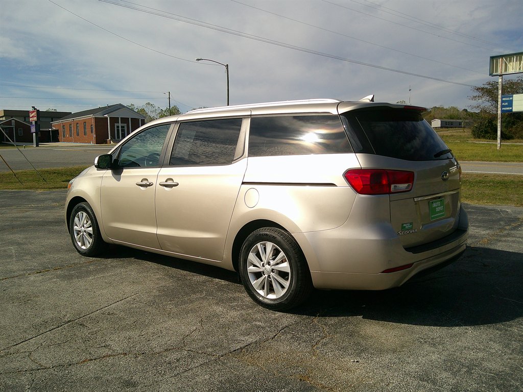 2017 Kia Sedona - $14,995
