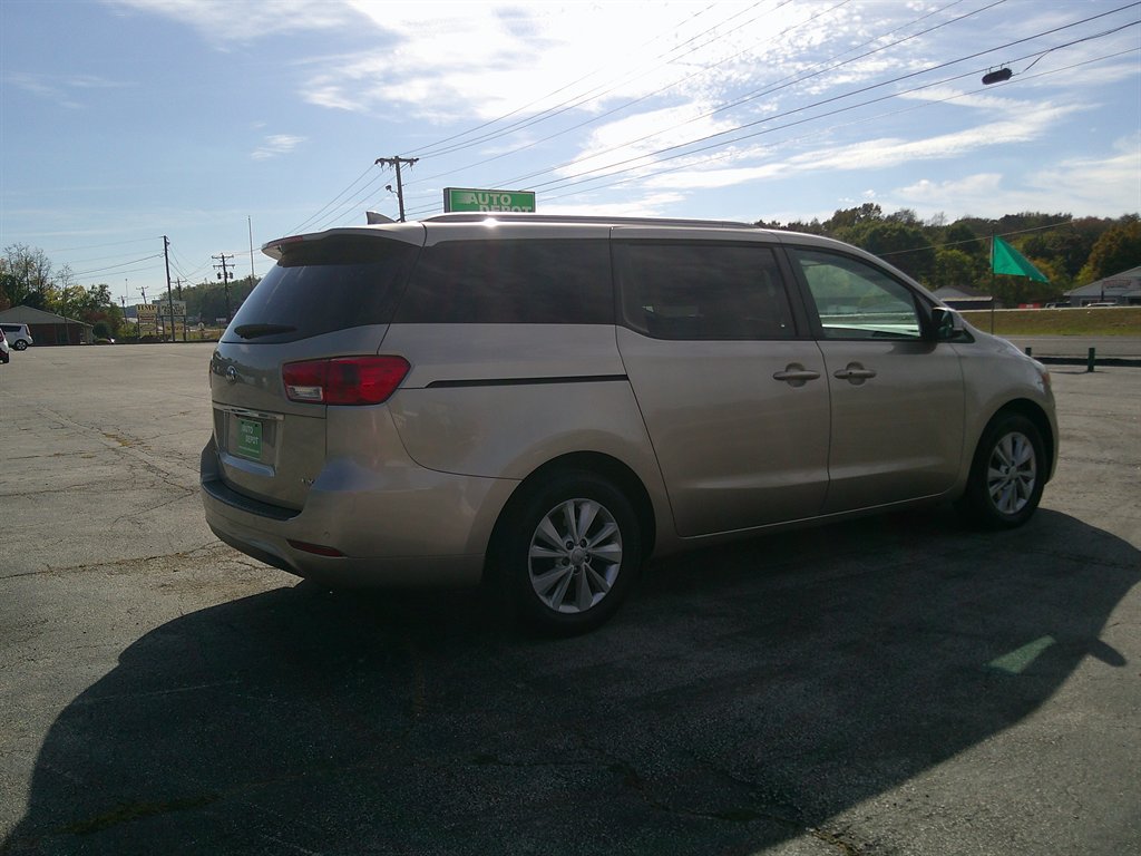 2017 Kia Sedona - $14,995