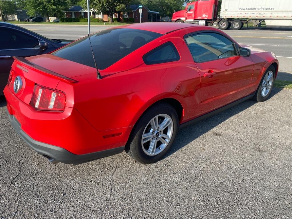 2011 Ford Mustang V6 Premium photo