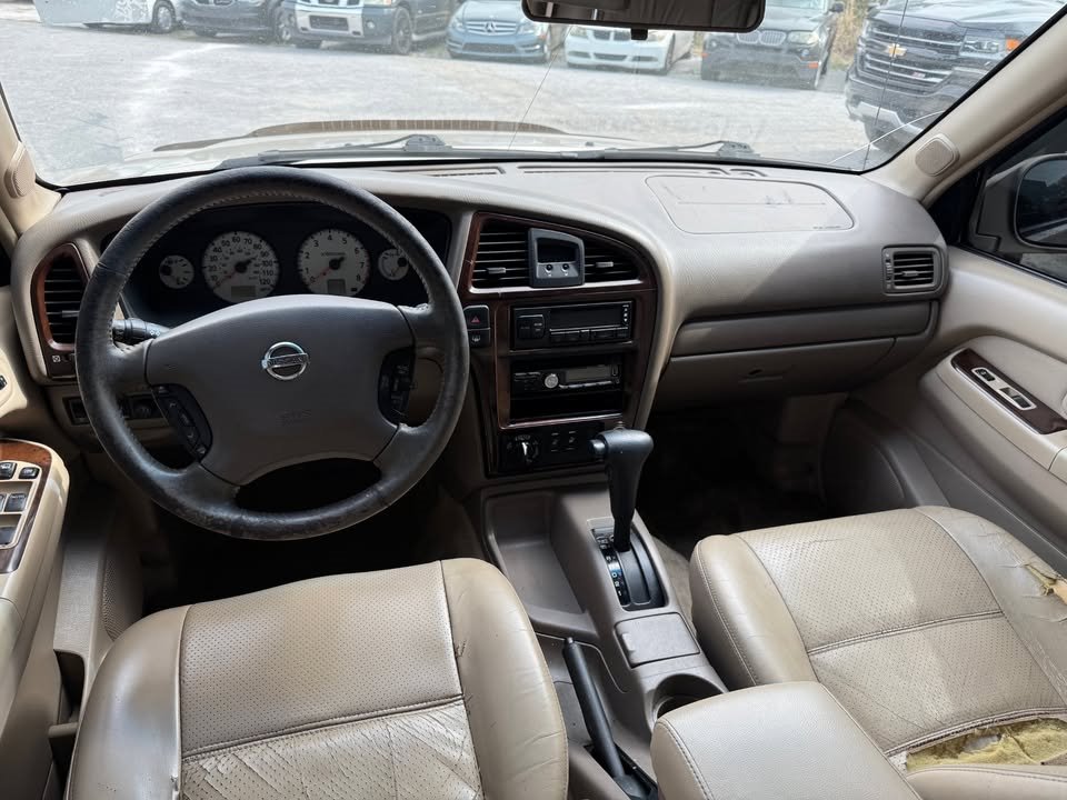 2002 Nissan Pathfinder LE photo