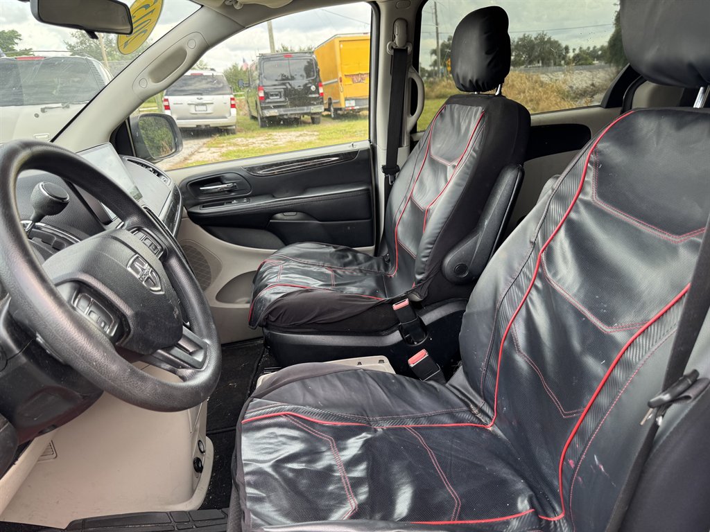 2015 Dodge Grand Caravan - $10,995