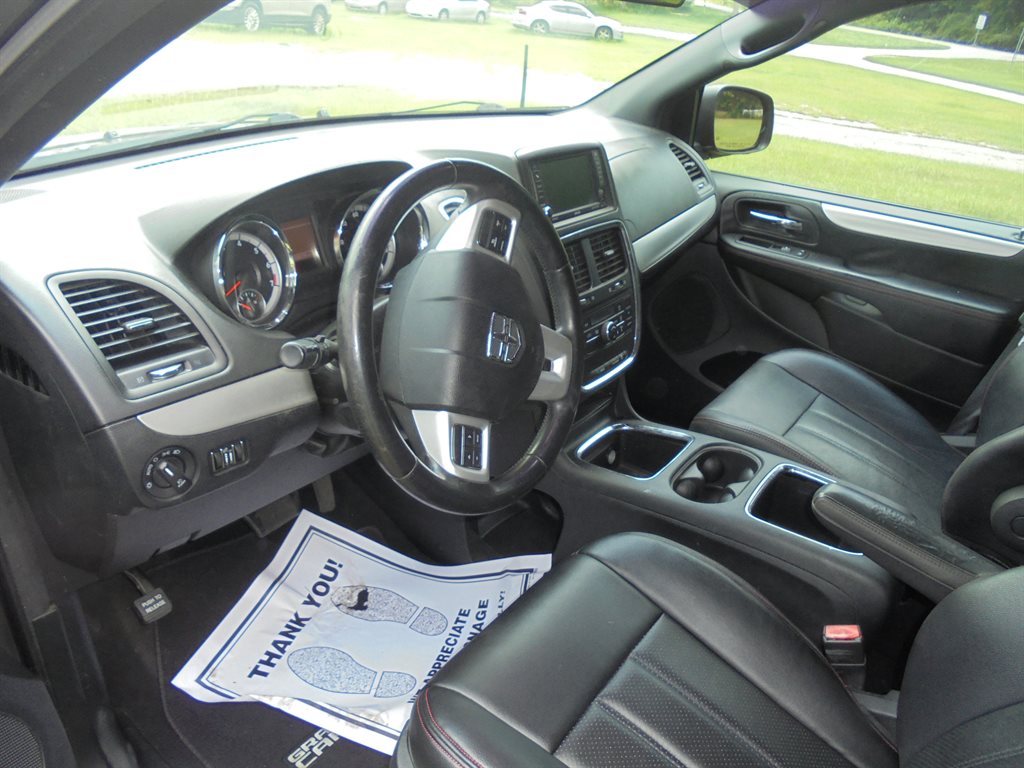 2016 Dodge Grand Caravan - $8,495