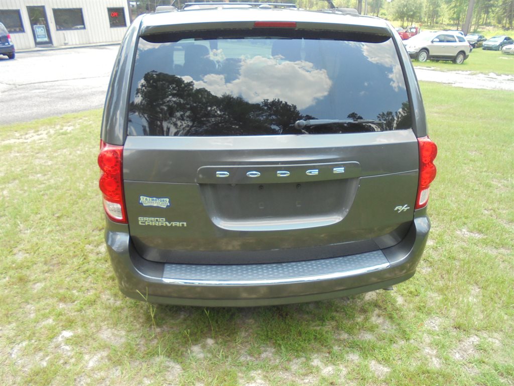 2016 Dodge Grand Caravan - $8,495