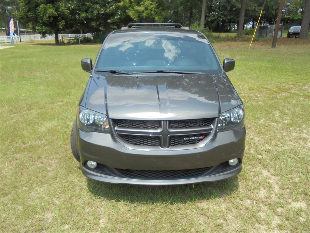 2016 Dodge Grand Caravan - $8,495