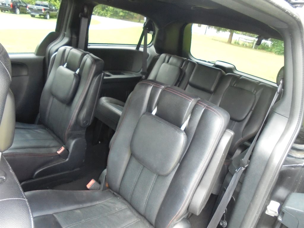 2016 Dodge Grand Caravan - $8,495