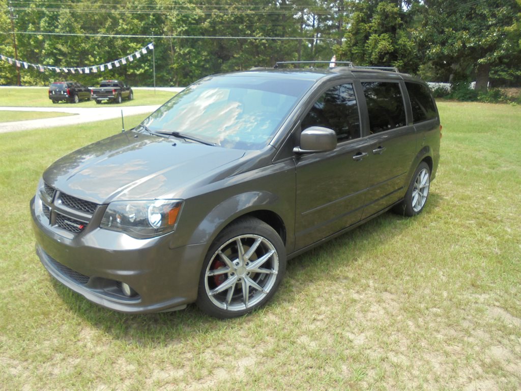 2016 Dodge Grand Caravan - $8,495