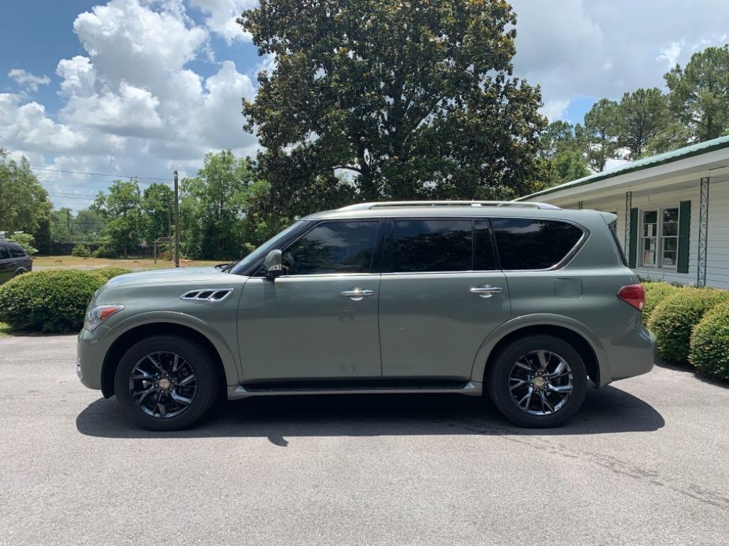 2011 Infiniti QX56 photo