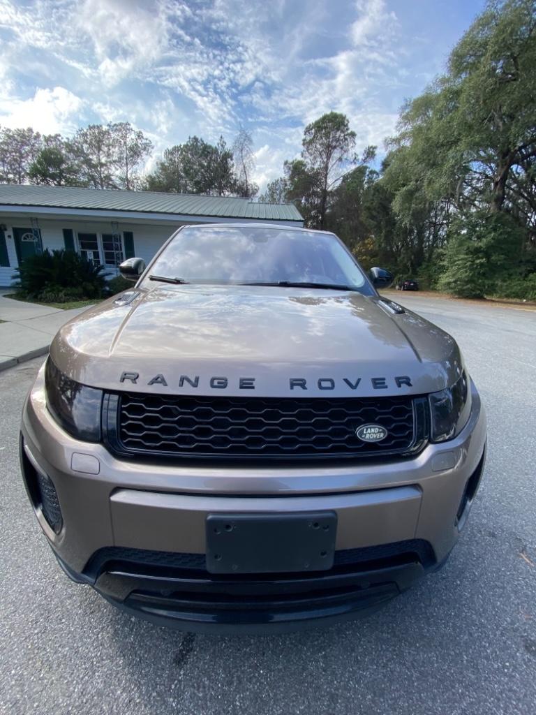 The 2017 Land Rover Range Rover Evoque HSE Dynamic photos