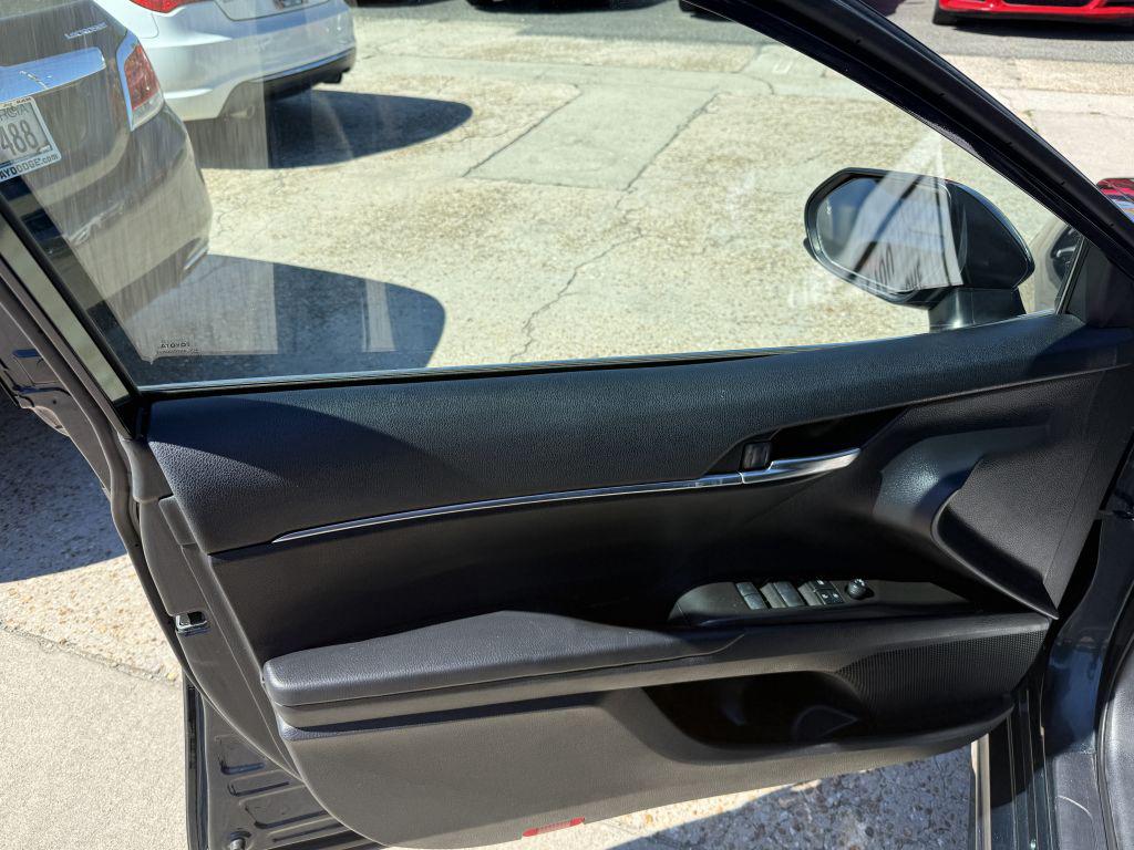 2021 Toyota Camry - $19,995