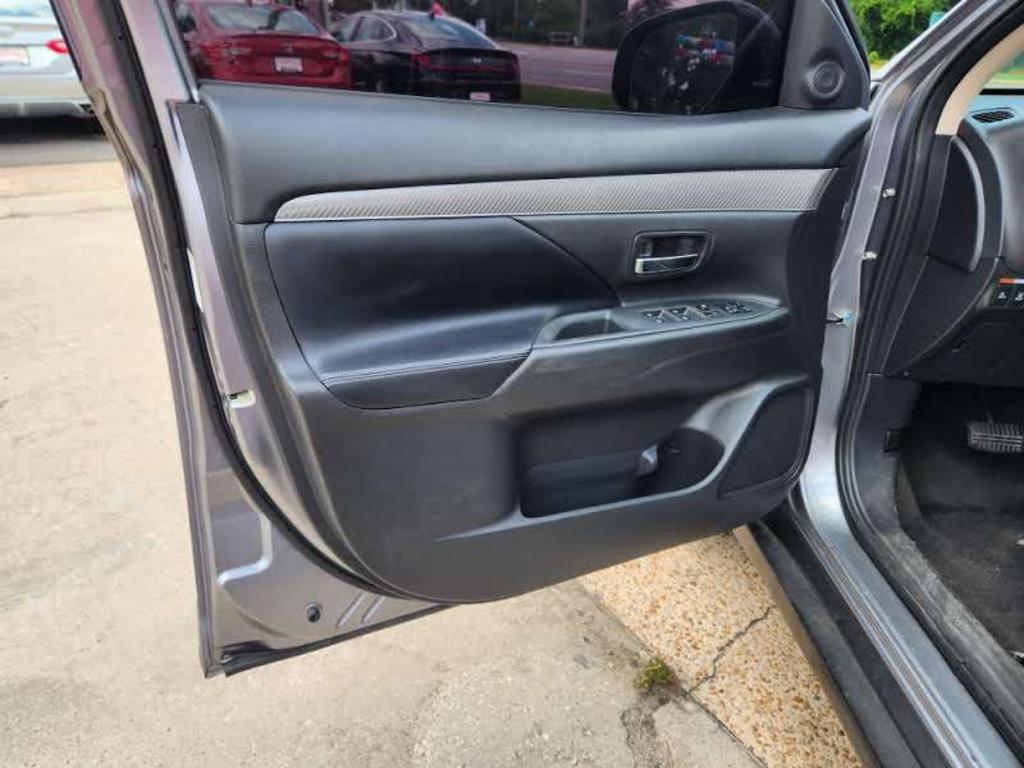 2020 Mitsubishi Outlander - $14,995