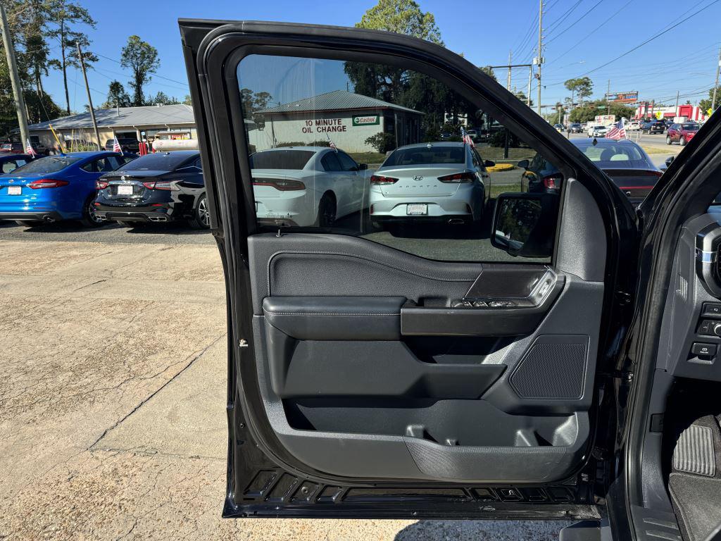 2022 Ford F-150 - $35,995