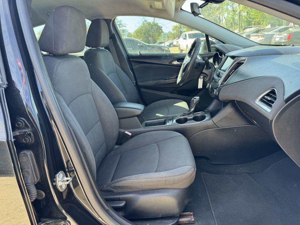 2019 Chevrolet Cruze - $9,500