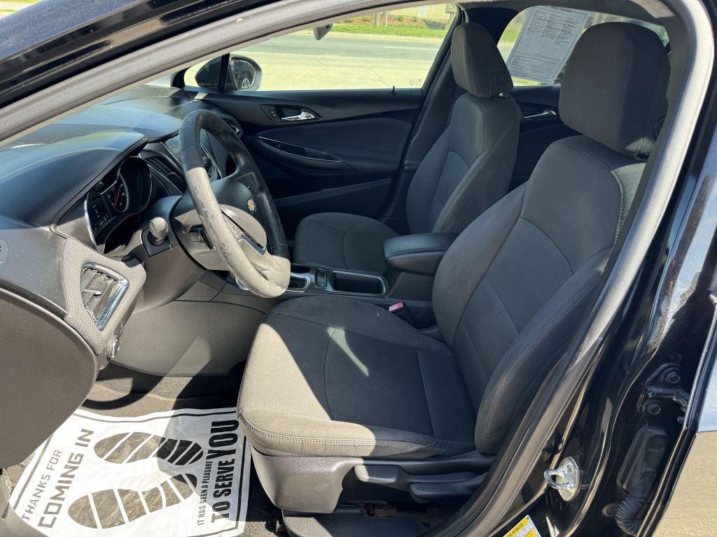 2019 Chevrolet Cruze - $9,500