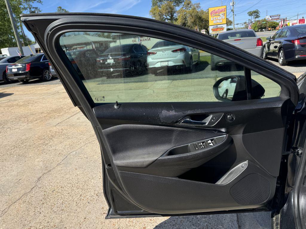 2019 Chevrolet Cruze - $9,500