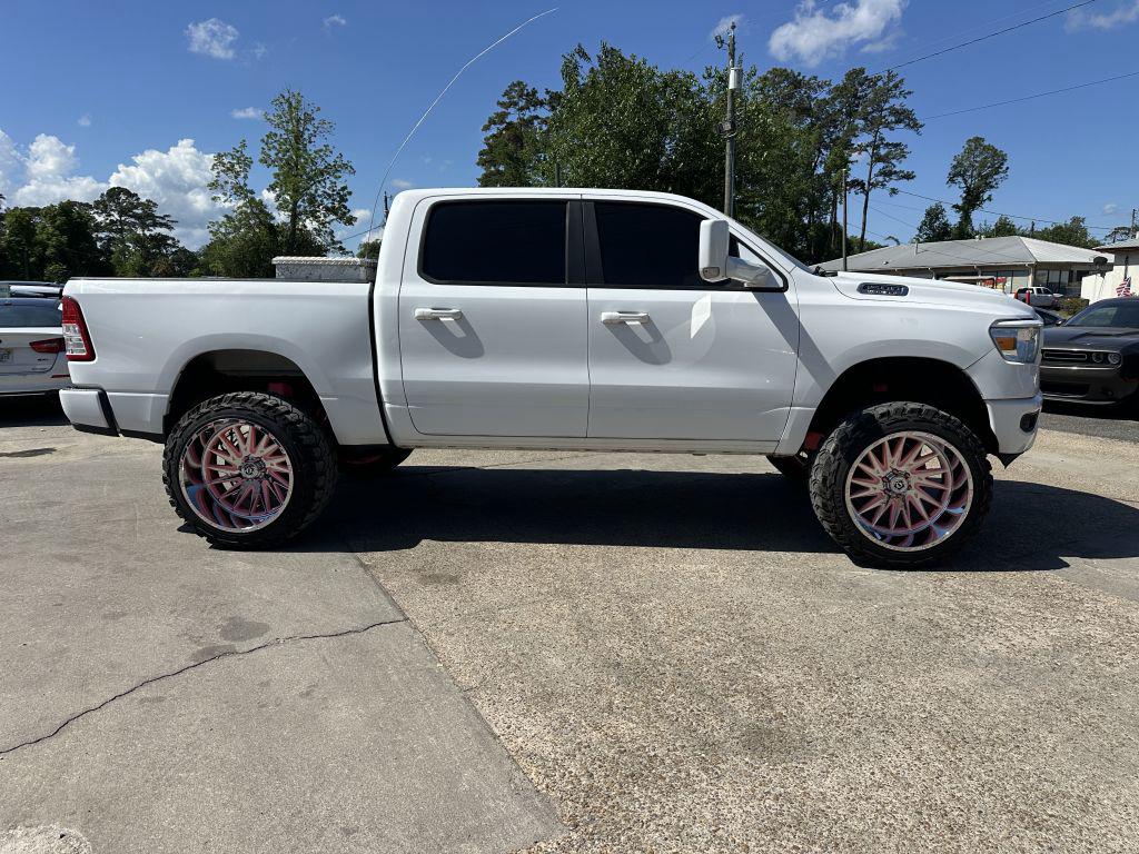View vehicle photo 4