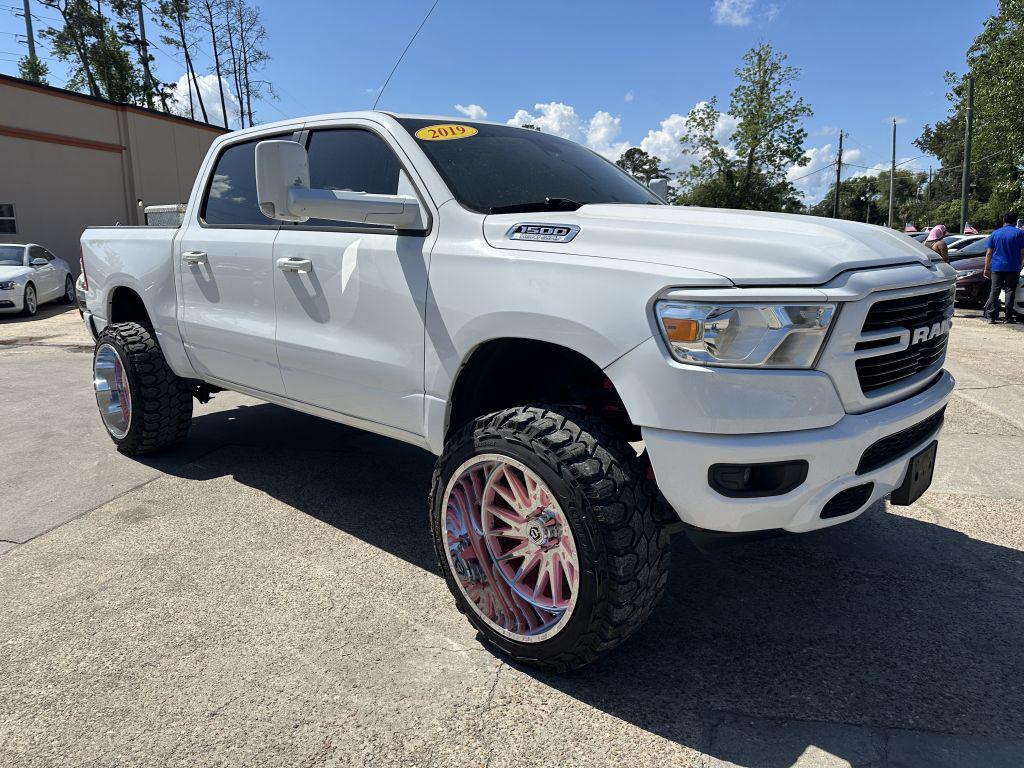 View vehicle photo 3