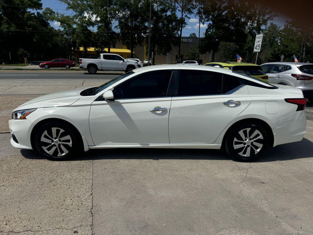 2020 Nissan Altima - $15,995