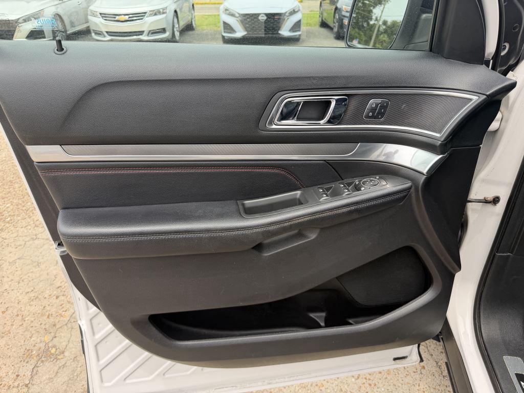 2017 Ford Explorer - $15,995