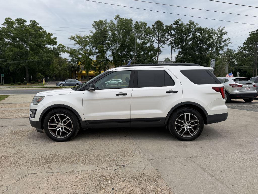 2017 Ford Explorer - $15,995