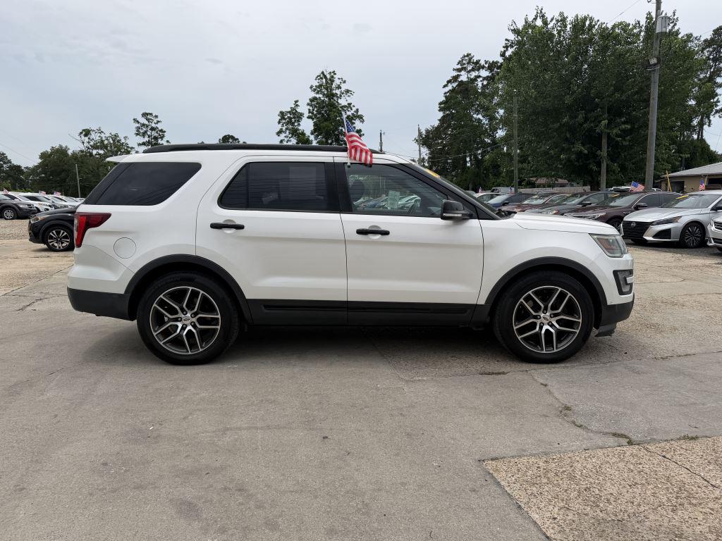 2017 Ford Explorer - $15,995