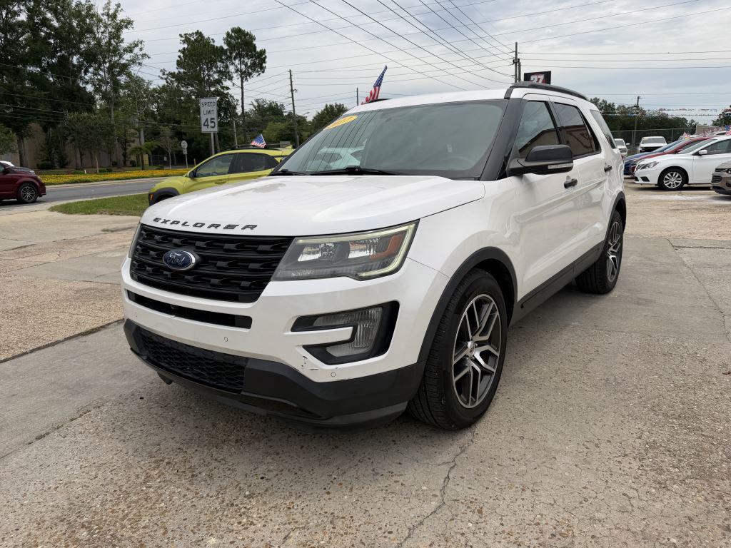 2017 Ford Explorer - $15,995