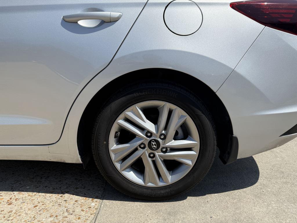 2020 Hyundai Elantra - $11,995